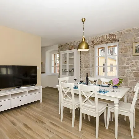 House Morko Nyaraló *