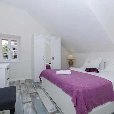 House Morko Nyaraló