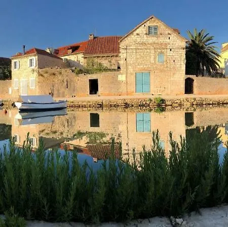 House Morko Nyaraló *